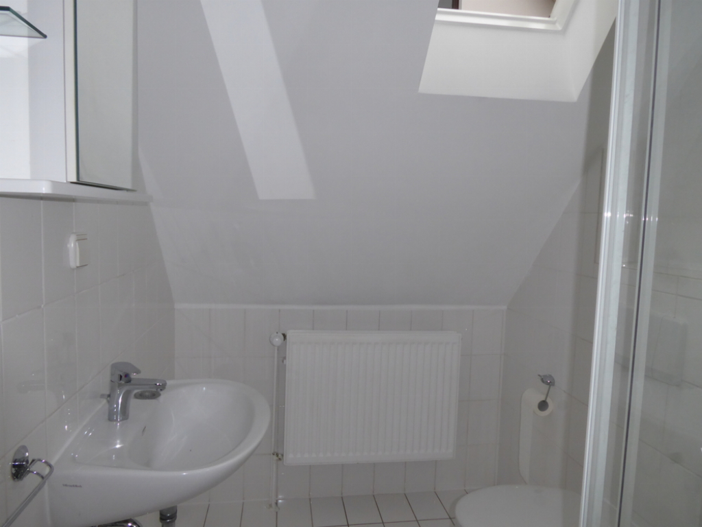 Singles oder Studenten gesucht 2 - Zimmer - Küche - Bad in Isernhagen-Süd - Photo 2
