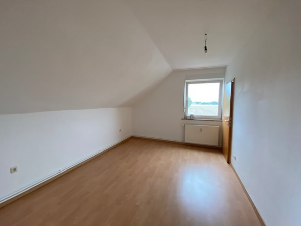 Ortsrandlage Berenbostel - große 4-Zi-Wohnung im Obergeschoss mit Garage und Stellplatz - Photo 3