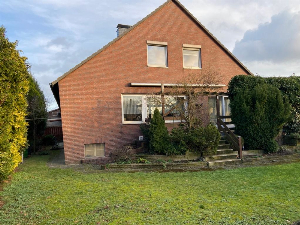 Großzüges Einfamilienhaus mit toller Wohn-Atmosphäre in Stelingen
sucht liebevolle Familie