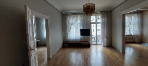 Spandau, Seeburger Straße
Exklusive 4 Zimmer-Eigentumswohnung im 2. OG
mit Gartenmitbenutzung