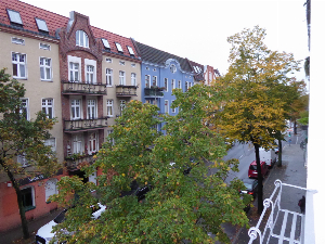 Spandau, Seeburger Straße
Exklusive 4 Zimmer-Eigentumswohnung im 2. OG
mit Gartenmitbenutzung