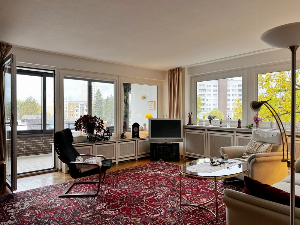 Helle repräsentative 4 - Zimmer- Eigentumswohnung 
in gehobener Wohnkultur
Fahrstuhl ins 3. OG, SW-Balkon