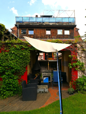 Zweifamilienhaus in verkehrsgünstiger Lage in Berenbostel
Wohnen und Arbeiten unter einem Dach - kleine Gewerbeeinheit möglich