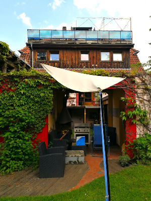Zweifamilienhaus in verkehrsgünstiger Lage in Berenbostel
Wohnen und Arbeiten unter einem Dach - kleine Gewerbeeinheit möglich