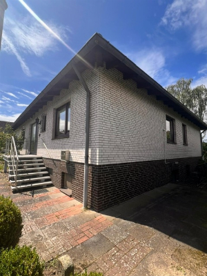 Wohnen auf einer Ebene
Winkelbungalow mit Vollkeller und Carport
in idyllischer Lage von Alt-Garbsen