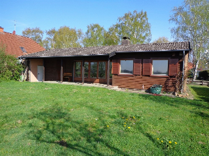 Kleines Wohnhaus Nähe Großenheidorner Strand -  
im Naturpark Steinhuder Meer auf Eigentumsgrundstück